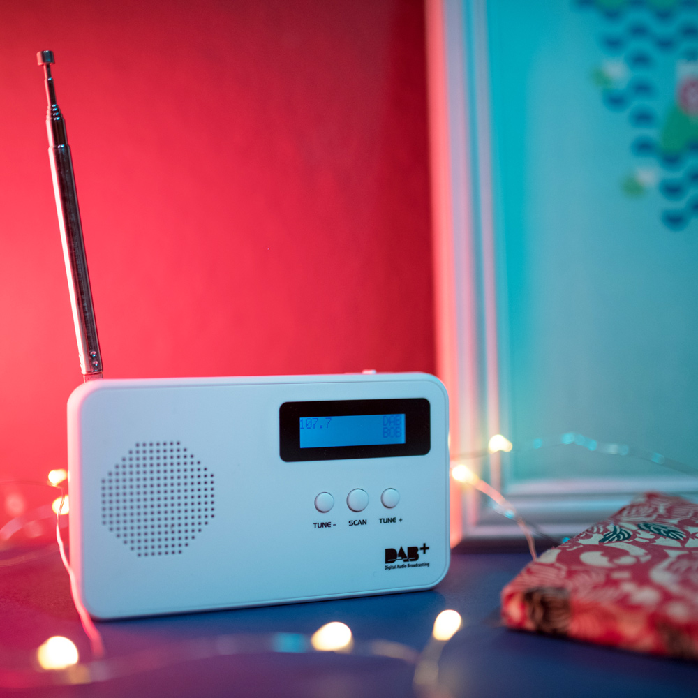 Digitalradio DAB/DAB+ und FM weiß